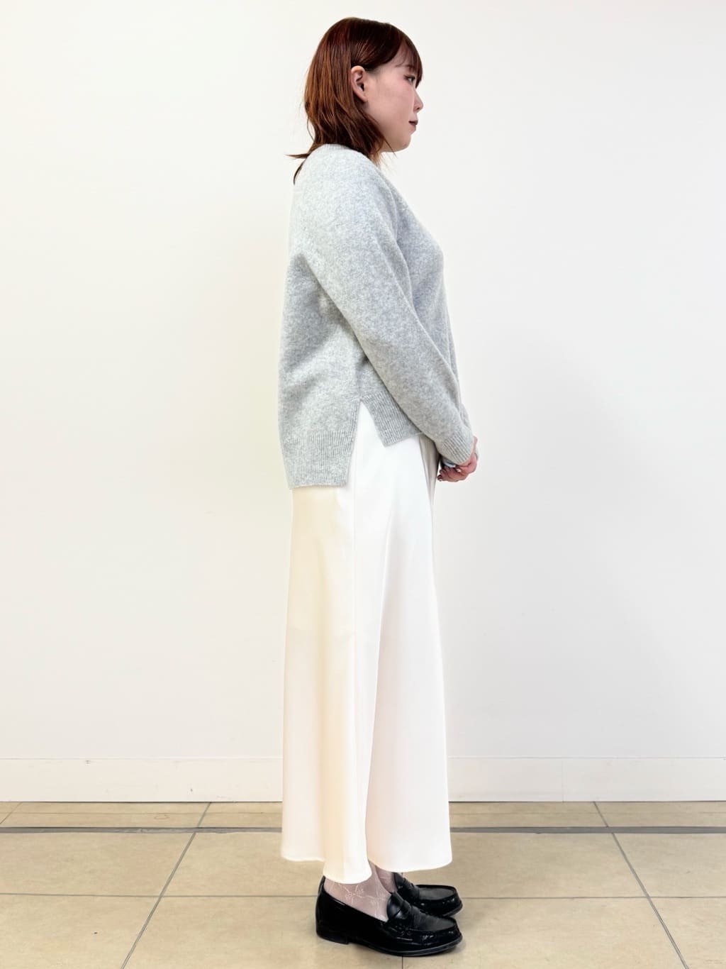 なかもとあきさんの「DRESSTERIOR｜ストレッチヴィンテージサテンナロースカート」を使ったコーディネート
