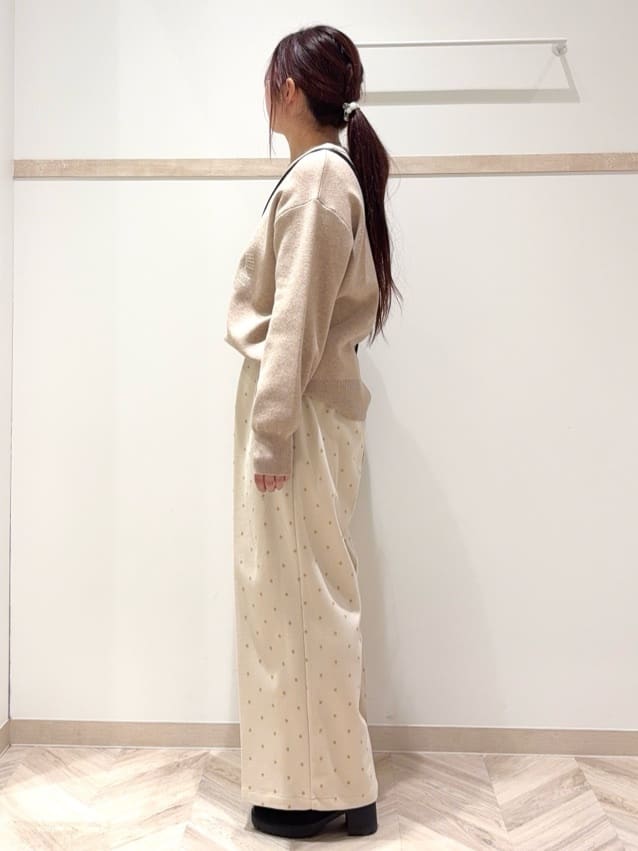 nanaさんの「SHOO･LA･RUE｜【洗濯機可/S-LL】もちもちタッチ スウェットライクロゴニット」を使ったコーディネート