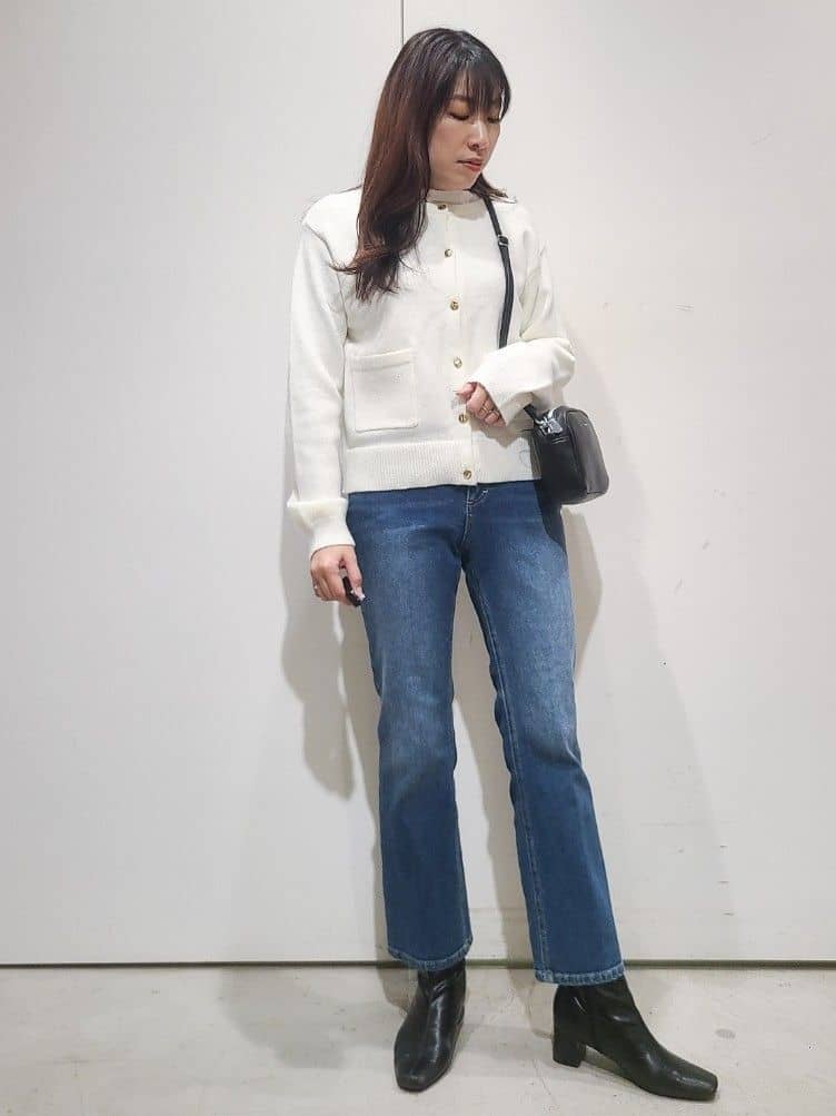 hmさんの「OPAQUE.CLIP｜金ボタンラメニットカーディガン【洗濯機OK】」を使ったコーディネート