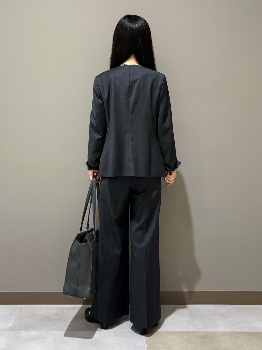 KEIKOさんの「INDIVI｜【日本製／スーツ／通勤】シルクウールストレッチ ノーカラージャケット」を使ったコーディネート
