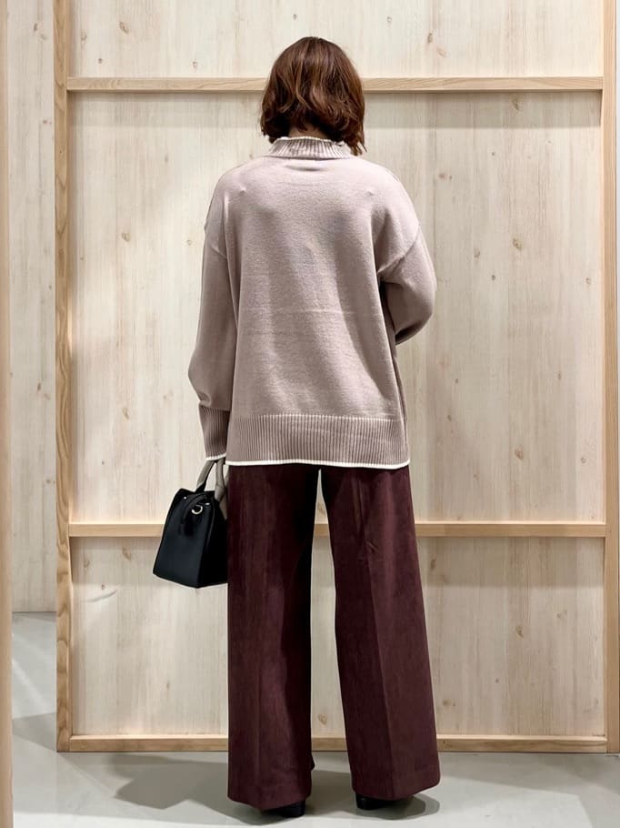 nakoさんの「THE SHOP TK｜【インしないで着られる】金ボタン ハイネックニット/毛玉になりにくい/静電気防止/洗濯機OK」を使ったコーディネート