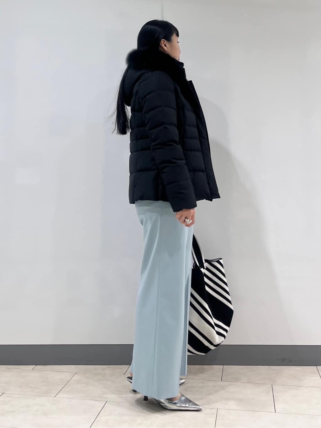 hasuさんの「INDIVI｜【名品／撥水／抗菌防臭】ショート丈リサイクルダウンコート」を使ったコーディネート