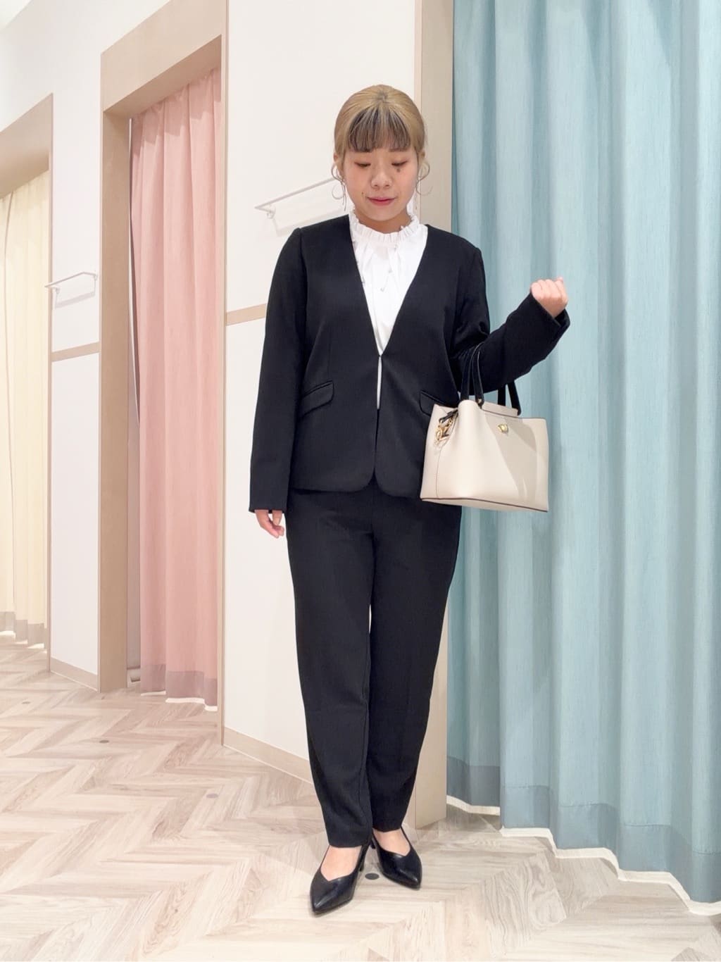 まちゃんなちゃんさんの「SHOO･LA･RUE｜【洗濯機可/セットアップ可/S-3L】きちんと楽に。カットジョーゼットノーカラージャケット」を使ったコーディネート