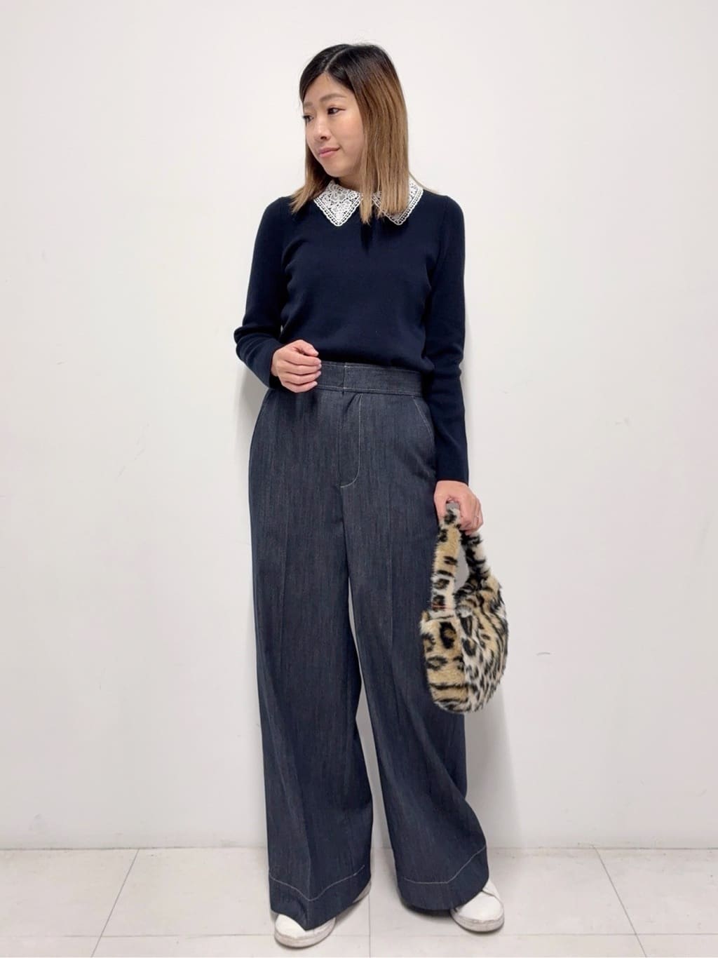 Nishijimaさんの「DRESSTERIOR｜◆コンパクトフェイクファーバッグ」を使ったコーディネート