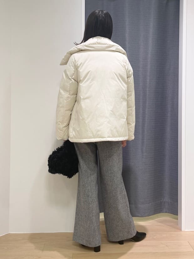 Mikoさんの「INDIVI｜【撥水／洗える／デザイン衿】ステッチレス ショートダウンコート」を使ったコーディネート