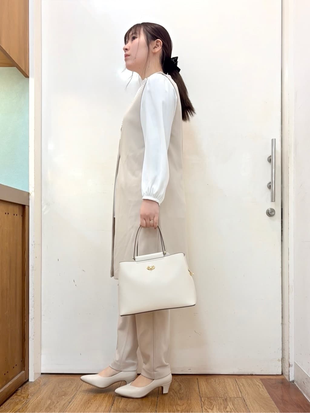 だいわさんの「SHOO･LA･RUE｜【洗濯機可/セットアップ可/S-3L】きちんと楽に。カットジョーゼット ロングジレ」を使ったコーディネート