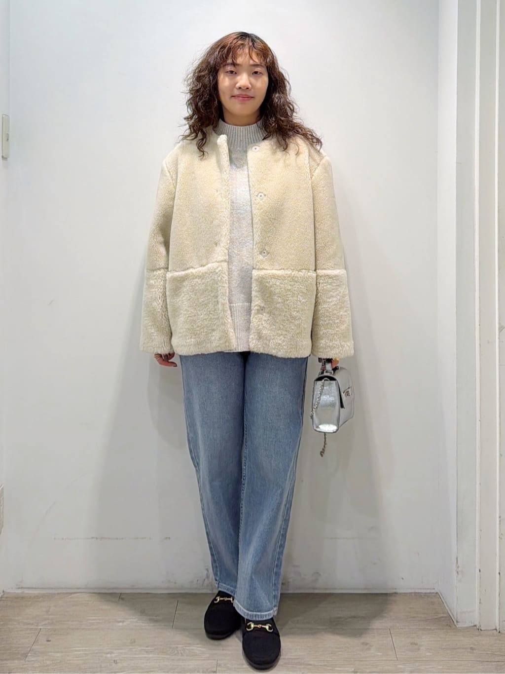 sumicaさんの「OPAQUE.CLIP｜フェイクボア切替ショートコート」を使ったコーディネート