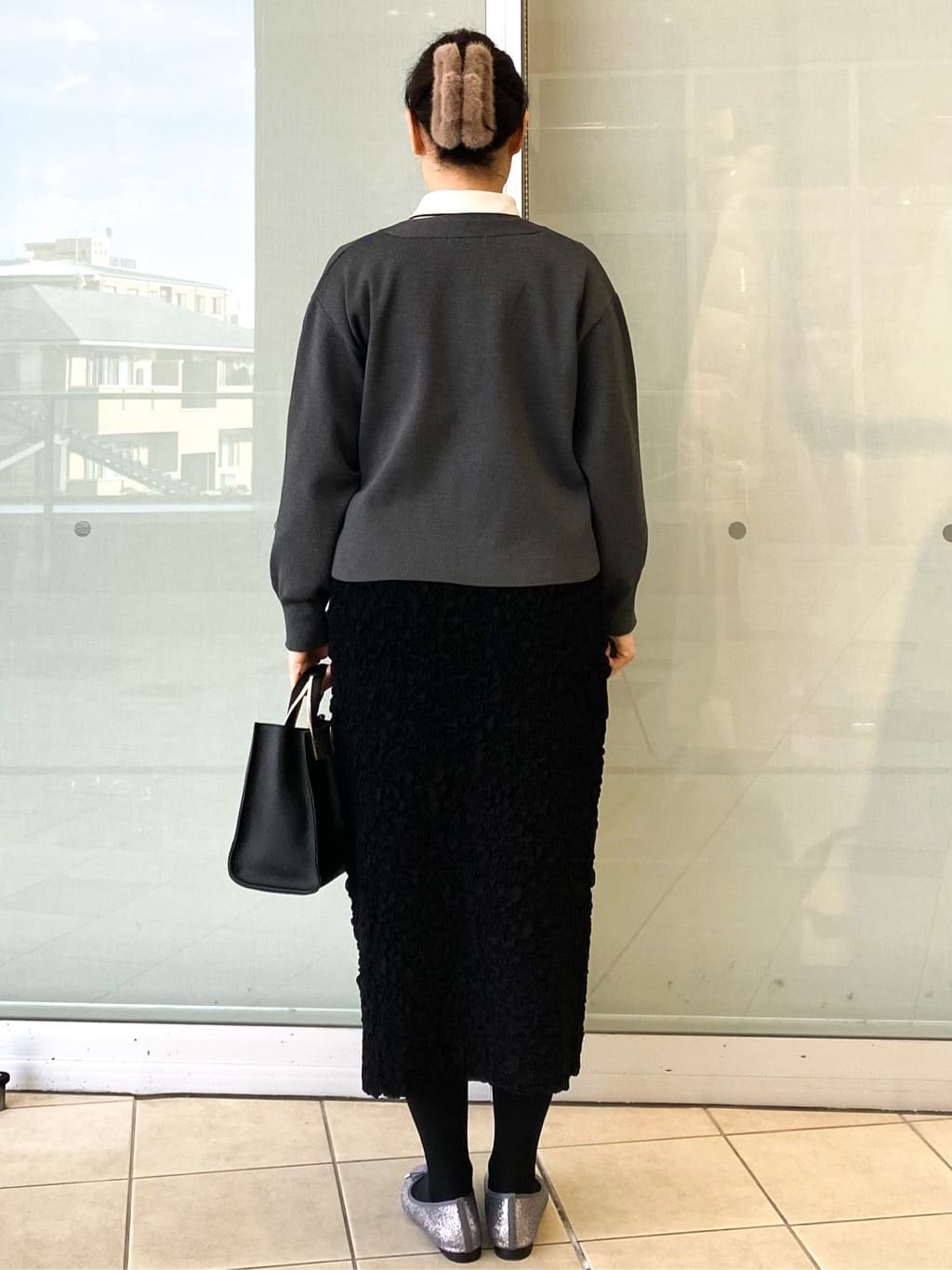 Jeanさんの「OPAQUE.CLIP｜ゴールドビックボタンVネックニットカーディガン【洗濯機OK】」を使ったコーディネート
