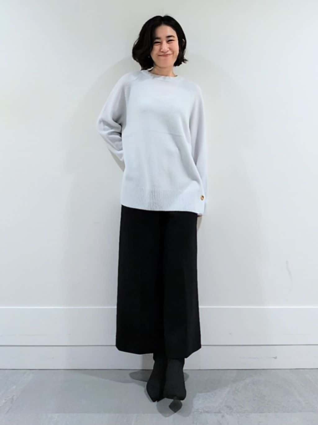 ミズタさんの「UNTITLED｜【重ね着もおすすめ/洗える】ウールカシミヤ クルーネックニット」を使ったコーディネート