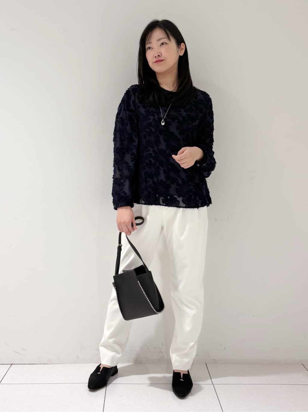 momokoさんの「INDIVI｜【華やか／大人シアー／セレモニー】カットフリンジブラウス」を使ったコーディネート