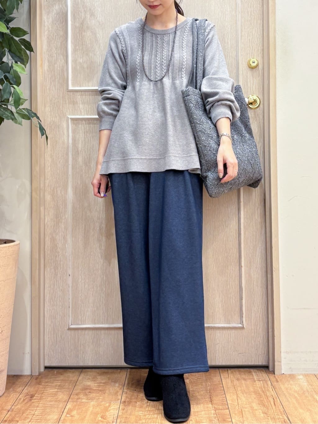 なみさんの「SHOO･LA･RUE｜【高レビュー】デニム見え 裏起毛ワイドパンツ」を使ったコーディネート