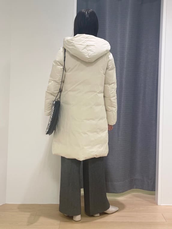 Mikoさんの「INDIVI｜【撥水／洗える】ステッチレス ロングダウンコート」を使ったコーディネート