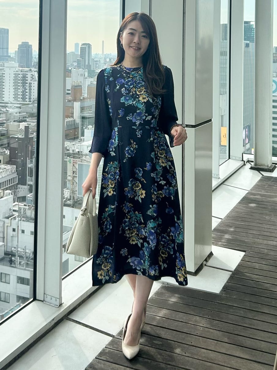 hayaseさんの「SunaUna｜【手洗い可】花柄パネルワンピース」を使ったコーディネート