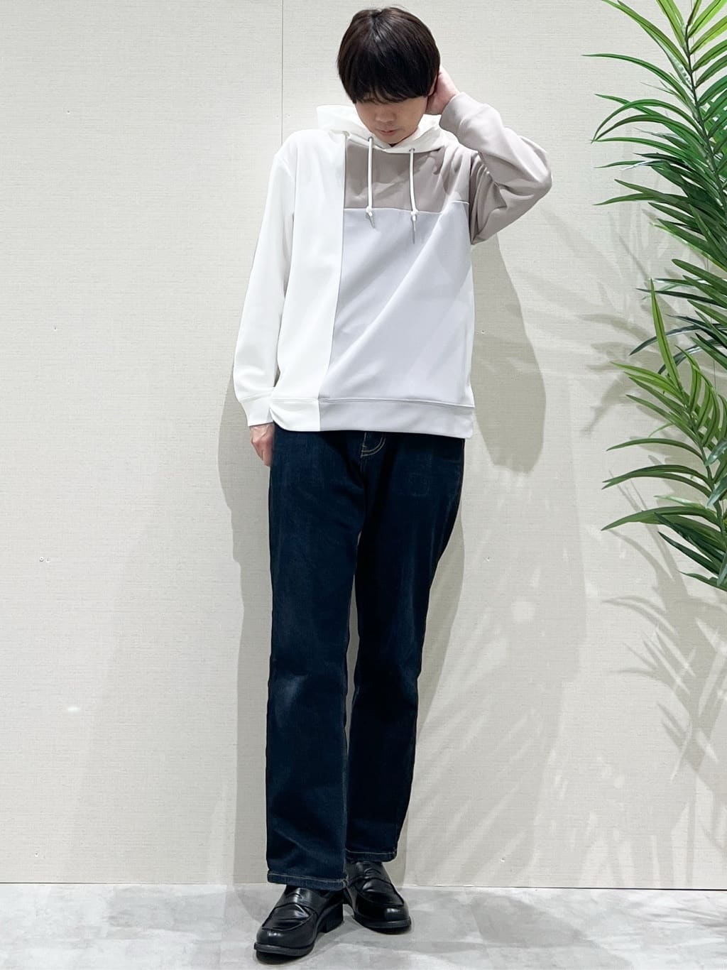 SHI-MAさんの「THE SHOP TK｜【大人の為の絶妙バランス】パネル切替パーカ 濯機機OK」を使ったコーディネート