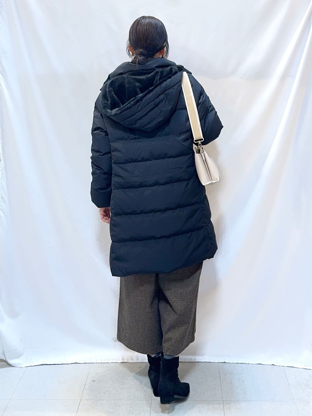 𝐇𝐢𝐫𝐨𝐦𝐢さんの「SHOO･LA･RUE｜【洗濯機可/撥水】フェイクファーフード ロングダウン」を使ったコーディネート