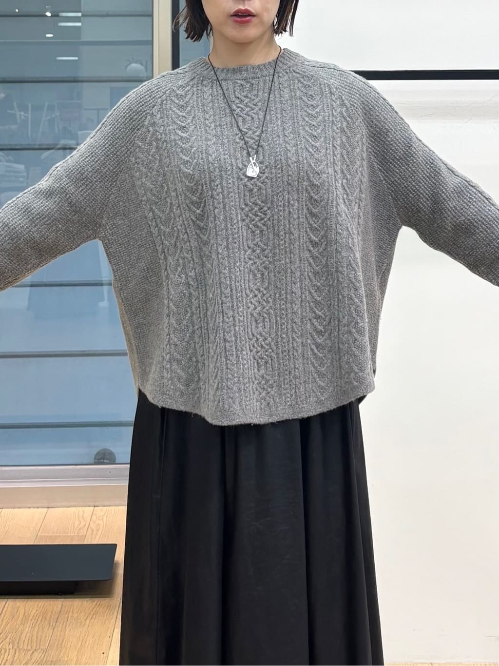 asamiさんの「INDIVI｜【洗える】ケーブルデザイン ラウンドヘムニット」を使ったコーディネート