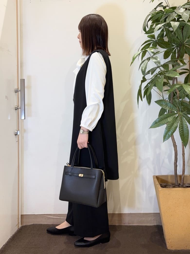 宗形さんの「SHOO･LA･RUE｜【洗濯機可/セットアップ可/S-3L】きちんと楽に。カットジョーゼット ロングジレ」を使ったコーディネート