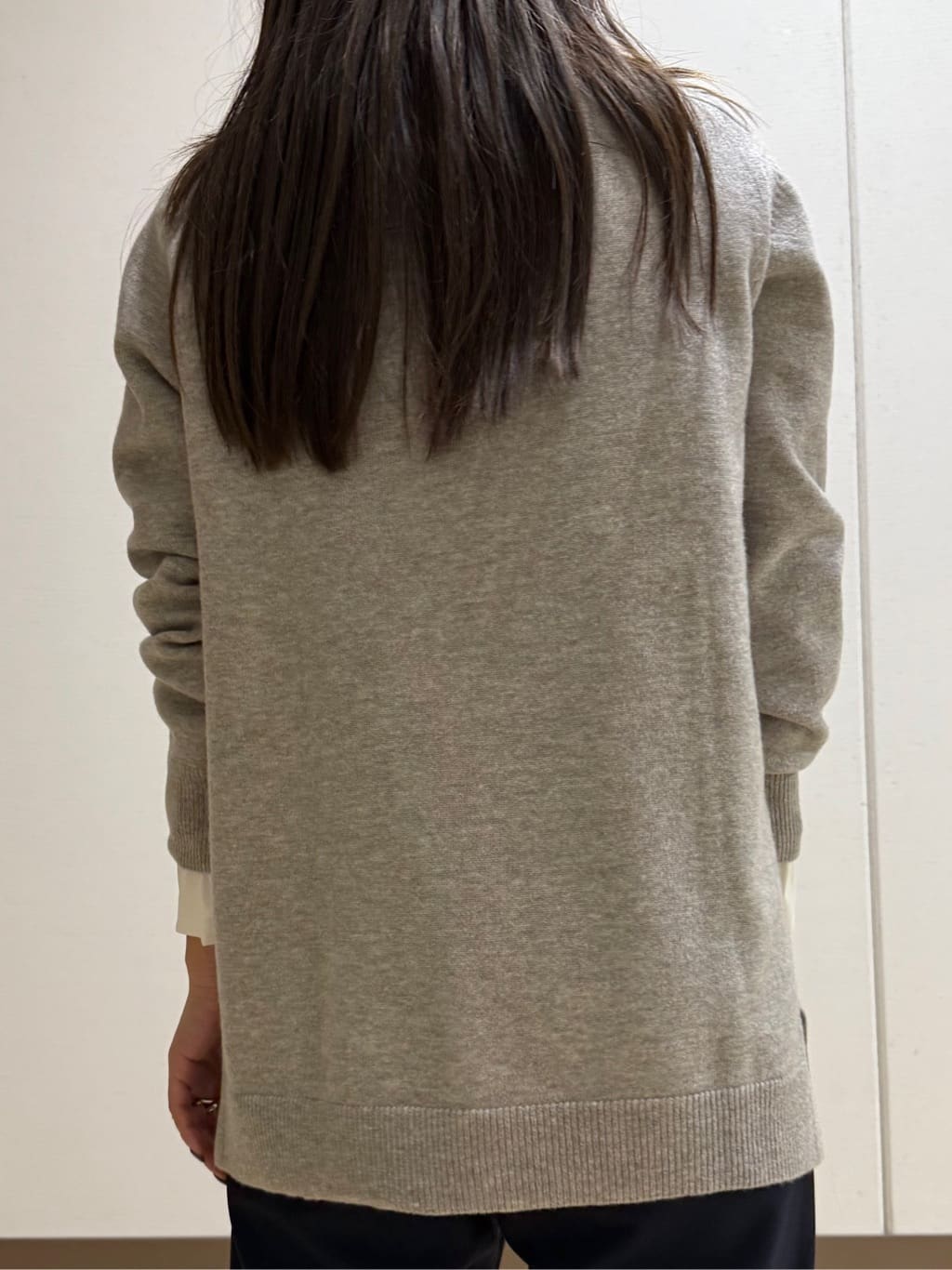 mamiさんの「INDIVI｜【洗える／チュニック丈／カシミヤ混】スリットデザインVネックニット」を使ったコーディネート