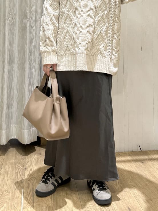 ga_riさんの「THE SHOP TK｜【洗える】冬のコーデを盛り上げる マットモール ケーブルニット」を使ったコーディネート