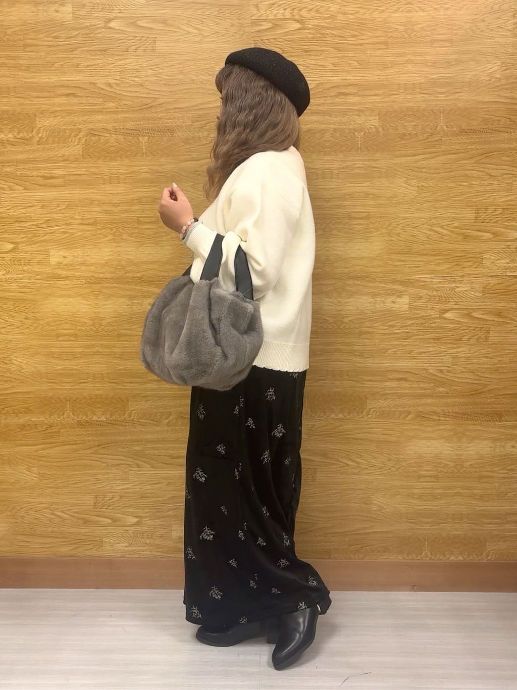 ぁむさんの「SHOO･LA･RUE｜【洗濯機可/S-LL】裾スカラップが差がつく コード刺繍ロゴニット」を使ったコーディネート