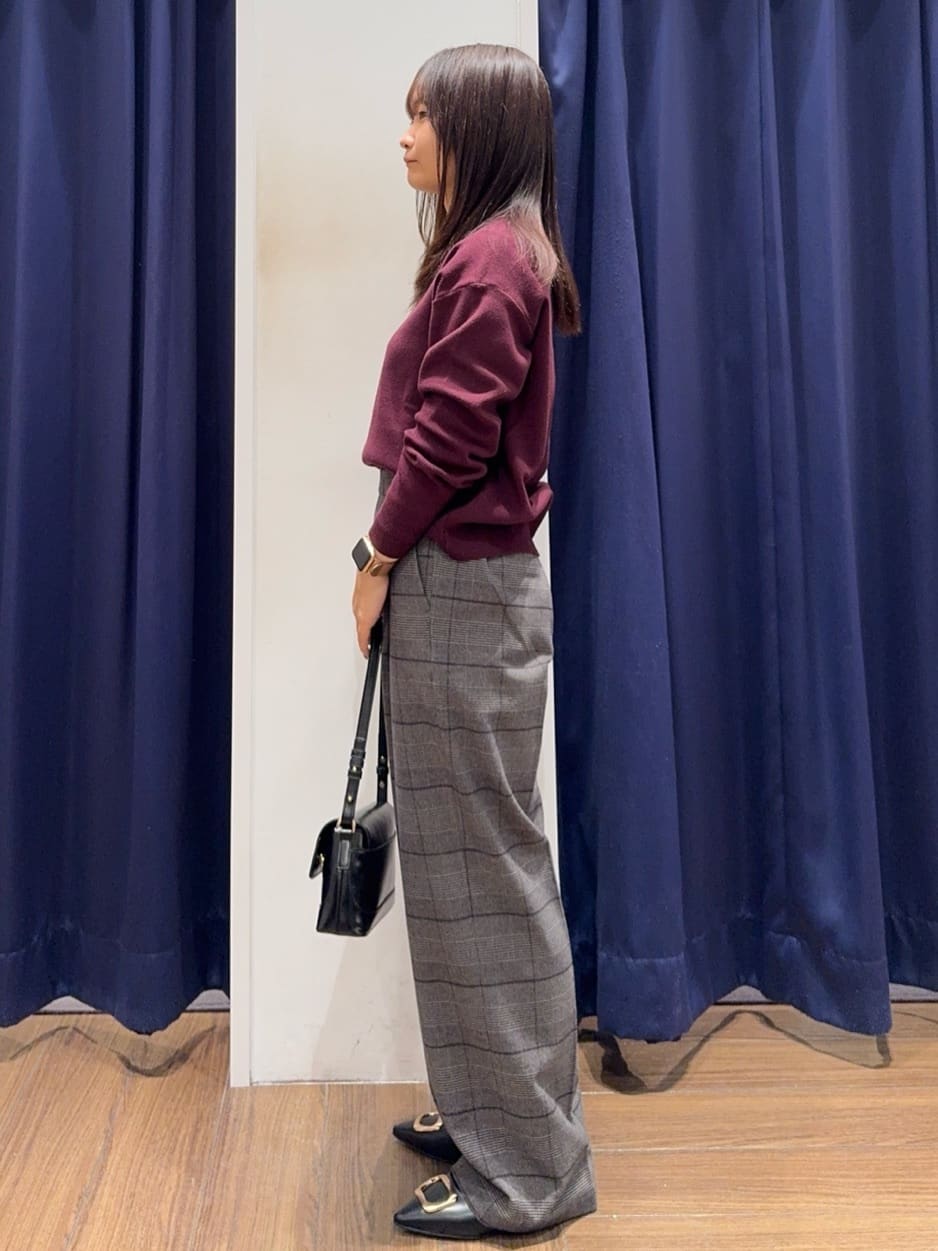 cherryさんの「THE SHOP TK｜【すっきりシルエットが叶う】大人のためのVネックニット/毛玉になりにくい/静電気防止/洗濯機OK」を使ったコーディネート