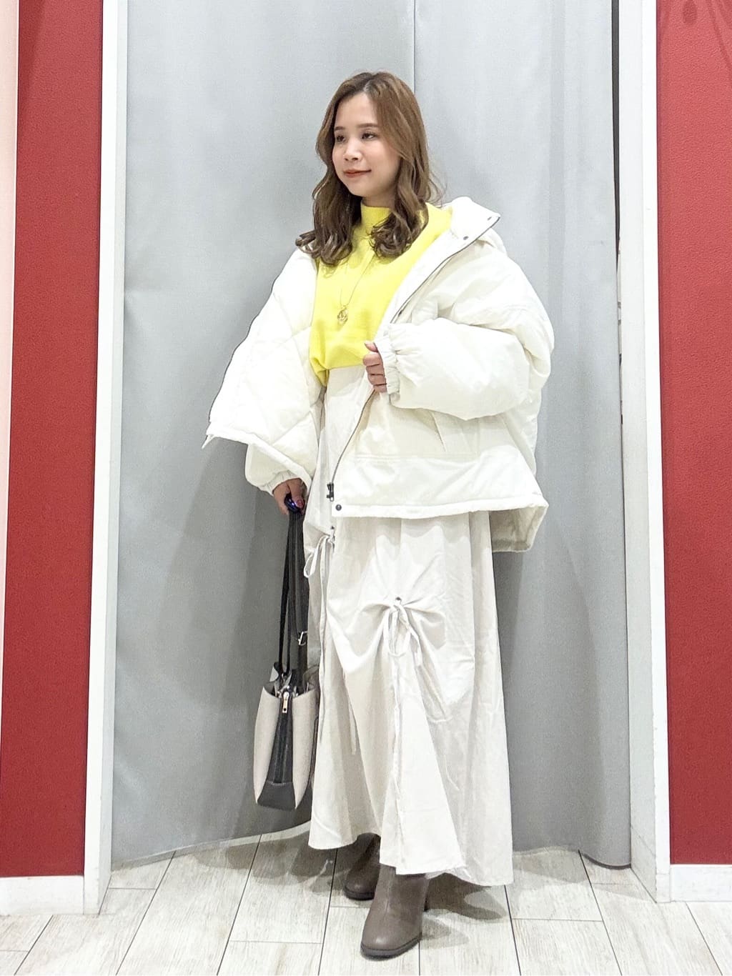 shioさんの「SHOO･LA･RUE｜【撥水/あったか】たっぷり着られる 中綿モンスターショートコート」を使ったコーディネート