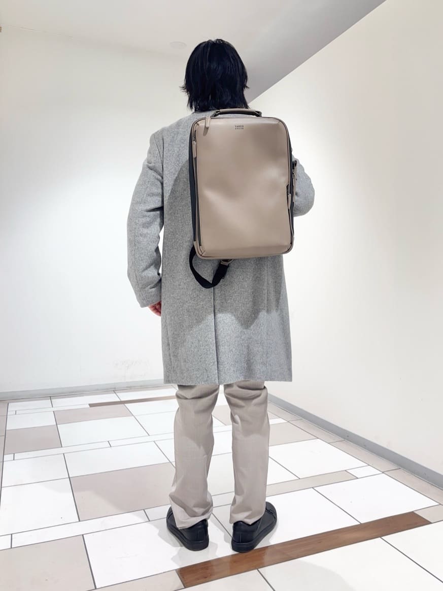 及川さんの「TAKEO KIKUCHI｜カシミヤブレンド ビーバー調ステンカラーコート」を使ったコーディネート