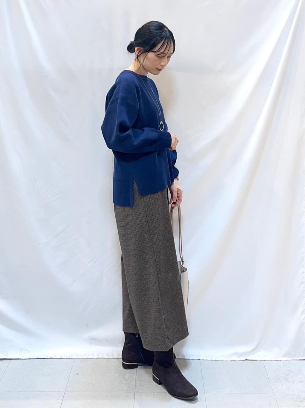𝐇𝐢𝐫𝐨𝐦𝐢さんの「SHOO･LA･RUE｜【高レビュー】ウエストゴムで穿きやすい　ガウチョパンツ」を使ったコーディネート