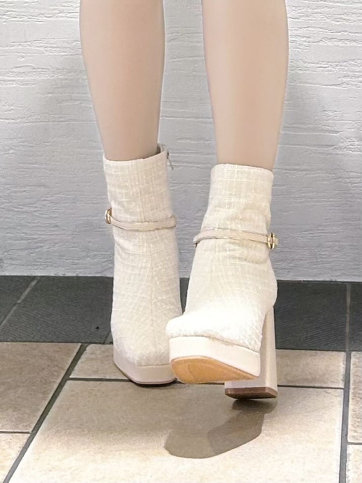 ゆうりさんの「ESPERANZA｜【EC先行販売】スクエアツイードショートブーツ」を使ったコーディネート