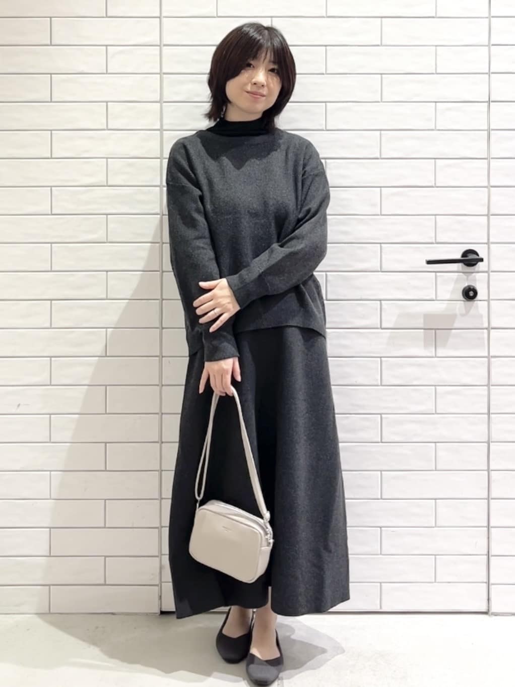 しおりさんの「OPAQUE.CLIP｜サイド編地切替ニットトップス／セットアップ対応【洗濯機OK】」を使ったコーディネート