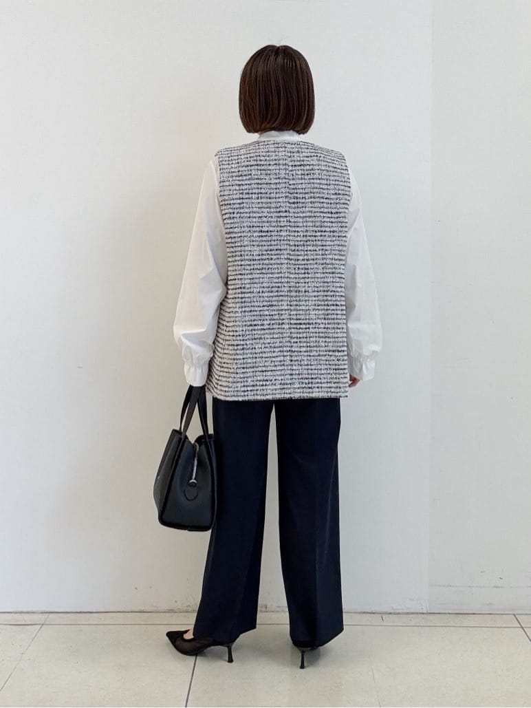 yoshiyaさんの「INDIVI｜【合皮／ミドルサイズ】春カラーフォルムバッグ」を使ったコーディネート