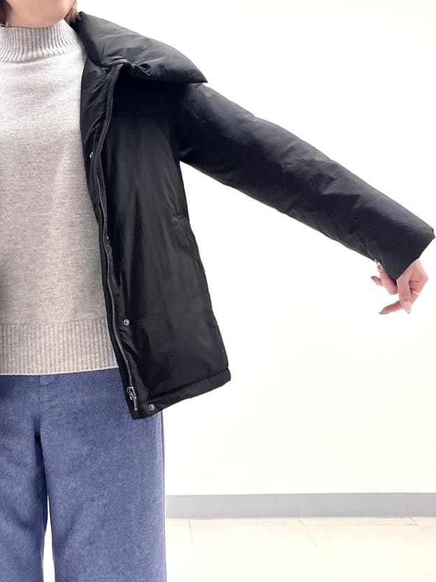 まいこさんの「INDIVI｜【撥水／洗える／デザイン衿】ステッチレス ショートダウンコート」を使ったコーディネート