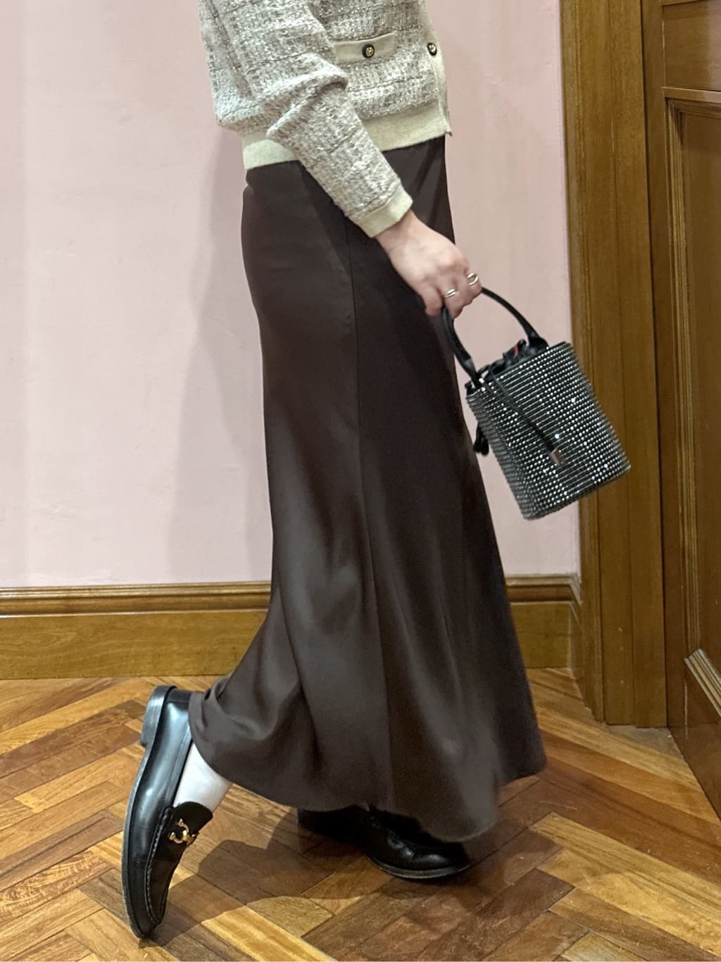 komatsuさんの「DRESSTERIOR｜ストレッチヴィンテージサテンナロースカート」を使ったコーディネート