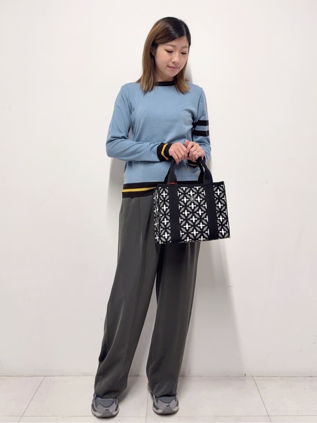 Nishijimaさんの「DRESSTERIOR｜ファインメリノクルーネックラインプルオーバー」を使ったコーディネート