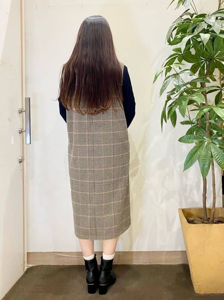 AYUMIさんの「SHOO･LA･RUE｜【2点セット/洗濯機可】時短でコーデが決まる ジャンドレ+リブインナー」を使ったコーディネート
