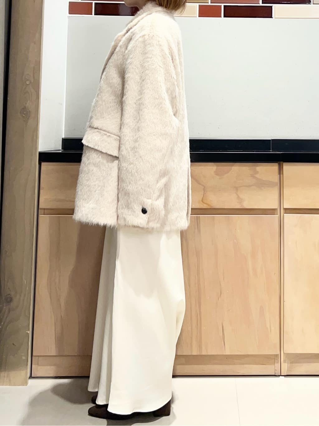 かのさんの「THE SHOP TK｜纏うだけで大人上品 シャギーチェスターハーフコート」を使ったコーディネート