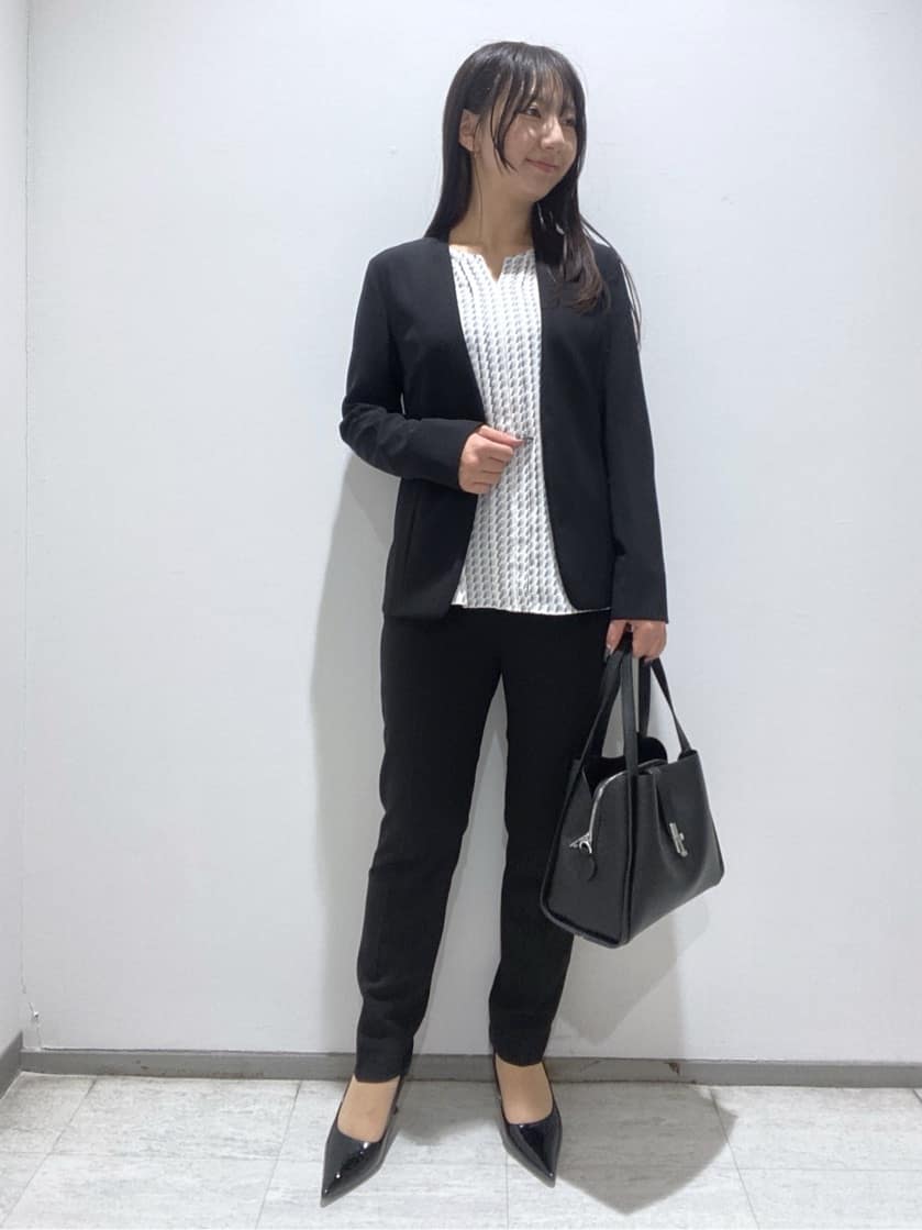 meiさんの「INDIVI｜【ウール混／スーツ】ストレートパンツ」を使ったコーディネート