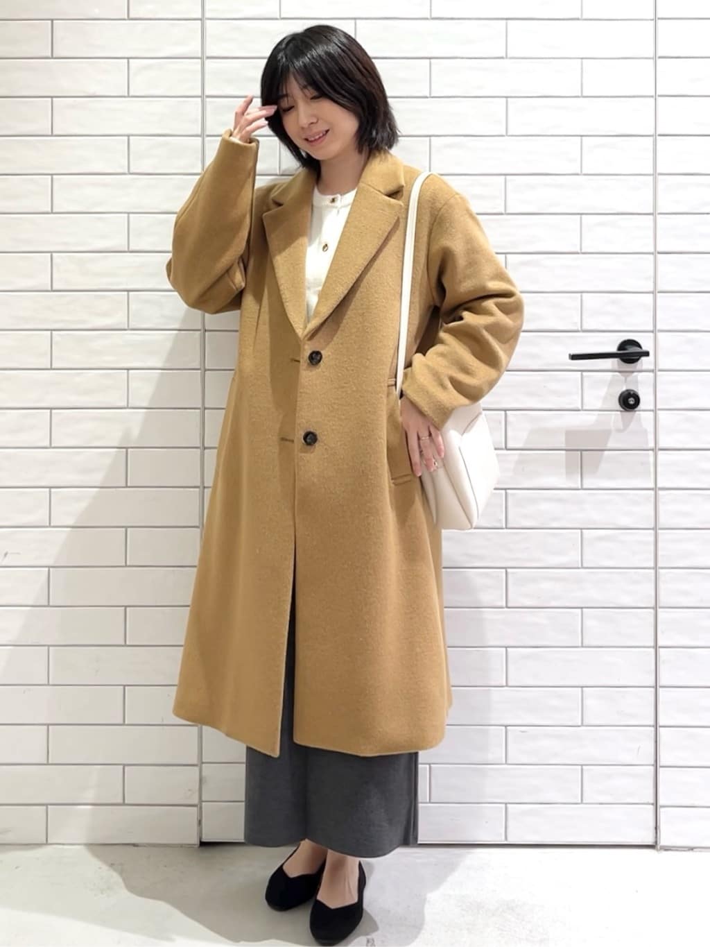 しおりさんの「OPAQUE.CLIP｜カシミヤブレンドウールチェスターコート」を使ったコーディネート
