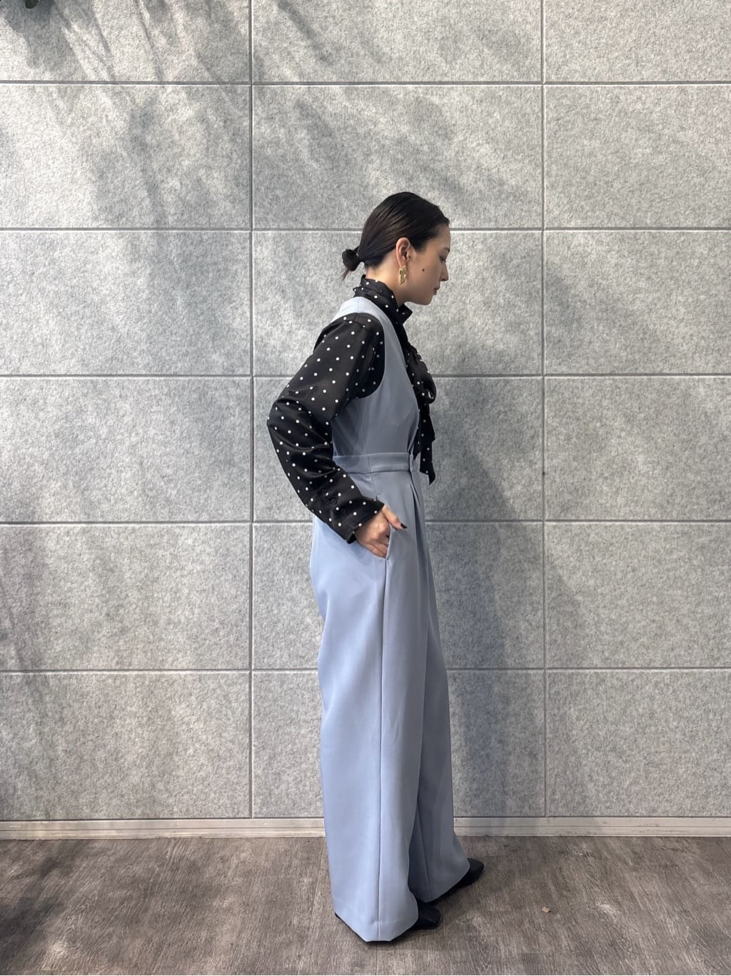 ayanoさんの「INDIVI｜【オケージョン／セレモニー／セットアップ可能】ダブルクロスサロペット」を使ったコーディネート