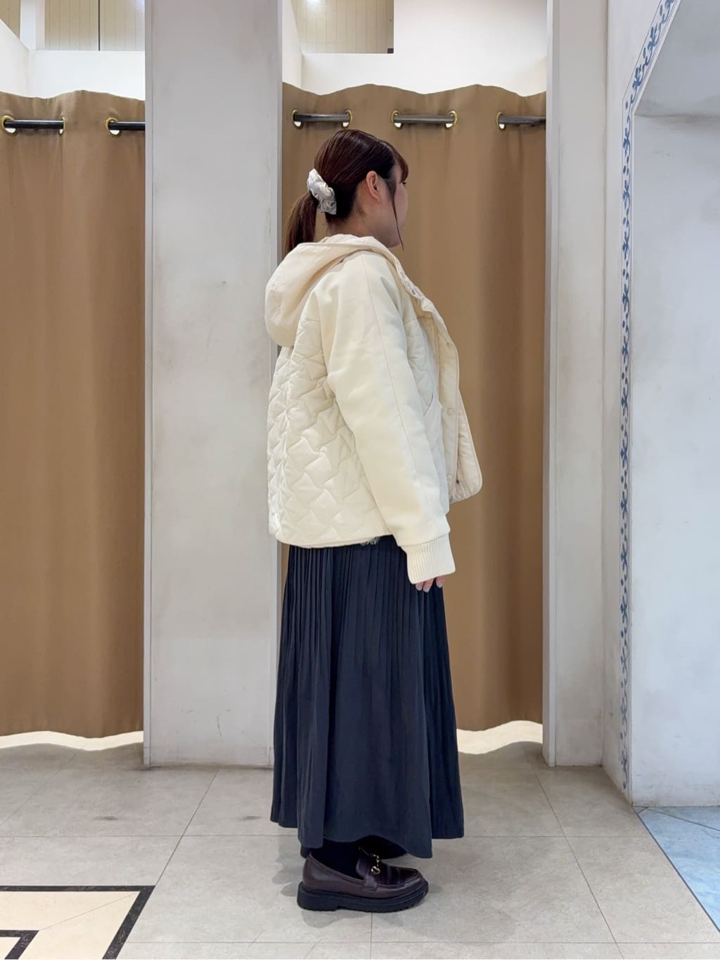 SO(R)Aさんの「SHOO･LA･RUE｜【S-LL】異素材使いが目を惹く キルトフードブルゾン」を使ったコーディネート