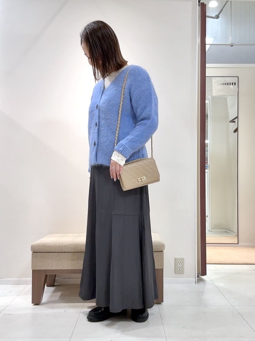 YUIさんの「UNTITLED｜【洗える/1枚で着映え】ソフト裾フレアスカート」を使ったコーディネート