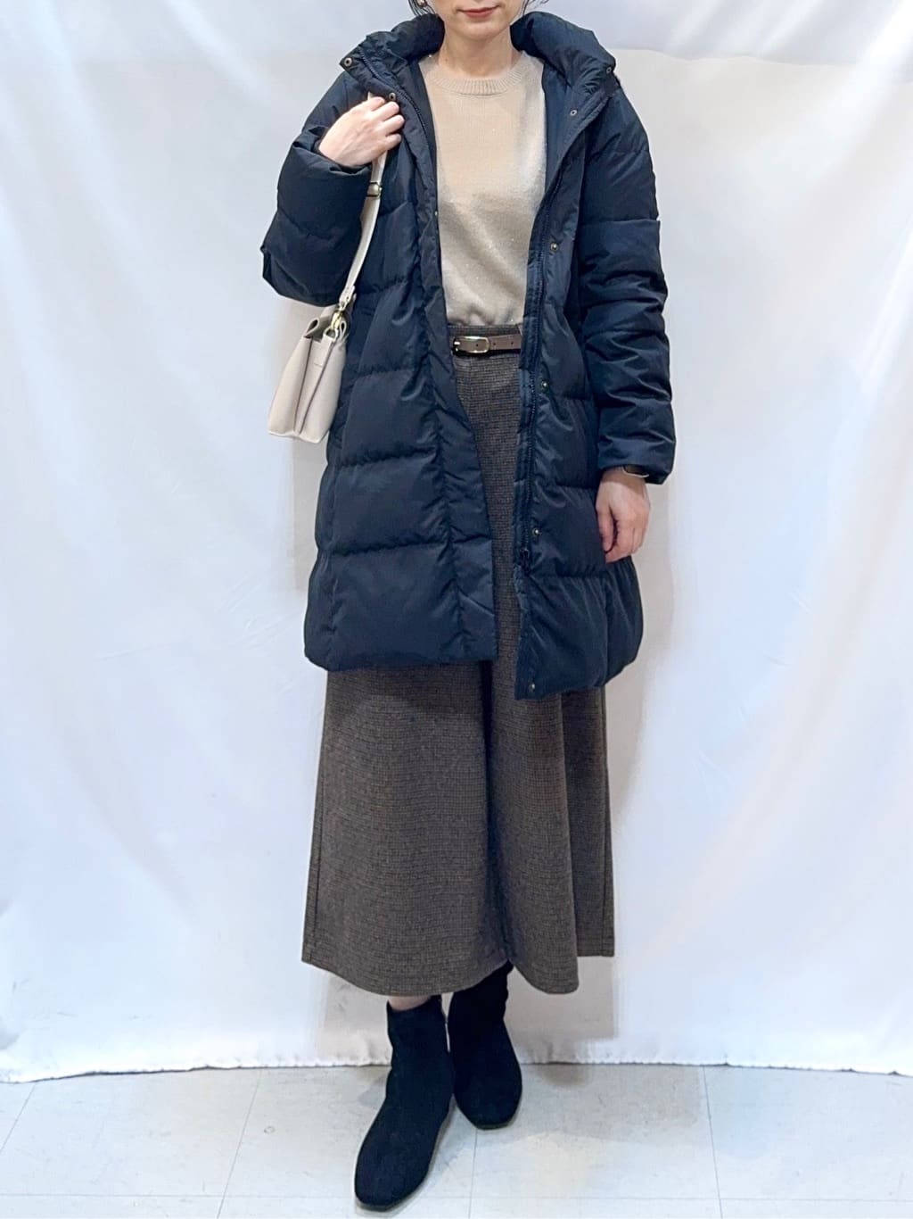 𝐇𝐢𝐫𝐨𝐦𝐢さんの「SHOO･LA･RUE｜【洗濯機可/撥水】フェイクファーフード ロングダウン」を使ったコーディネート