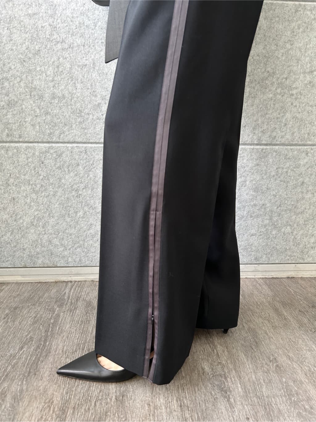harunaさんの「CODE A｜line zip trousers」を使ったコーディネート