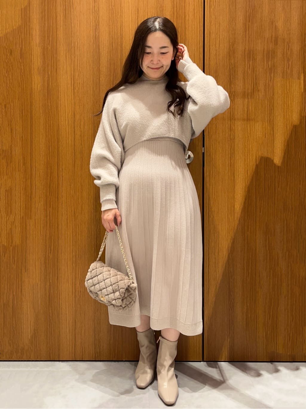 アスカさんの「index｜ラメフェザープルオーバーセット ニットワンピース【洗濯機OK】《XS～LL》」を使ったコーディネート