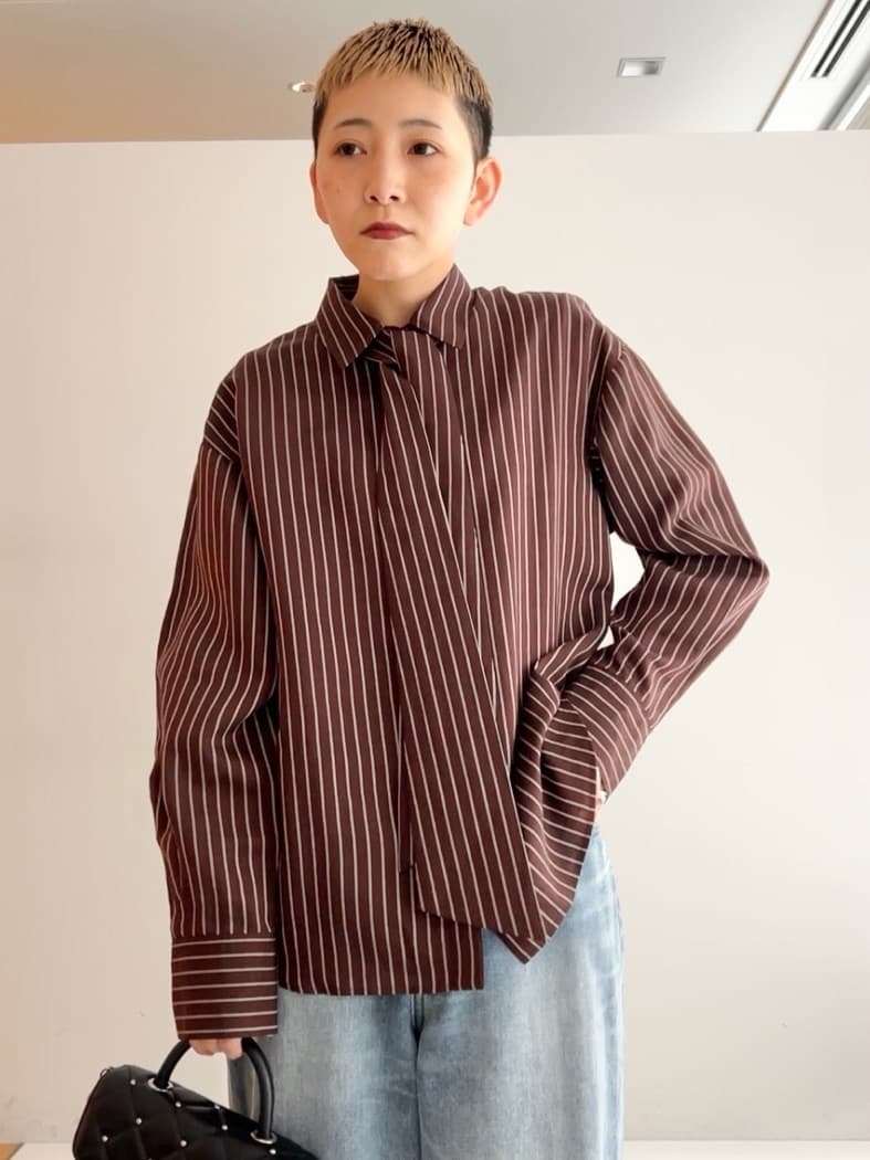 OCHIAIさんの「DRESSTERIOR｜ヴィンテージ加工ワイドデニムパンツ」を使ったコーディネート