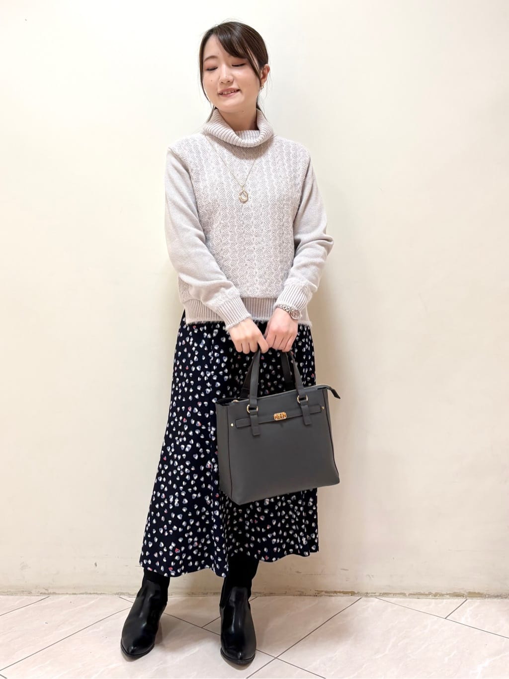 mikiさんの「Reflect｜【ほんのりラメ感◎】ふわふわフェザーヤーンハイネックニット」を使ったコーディネート