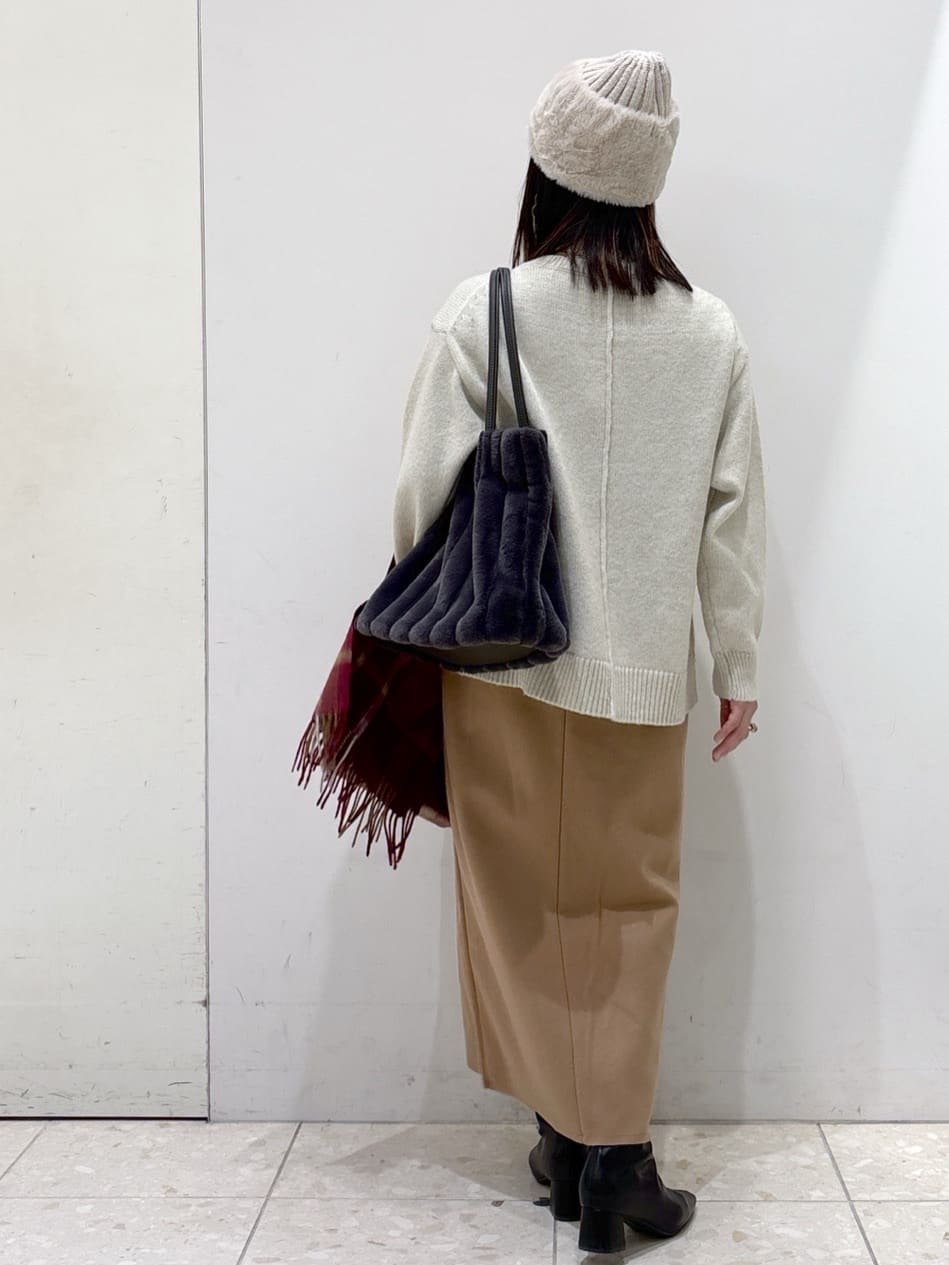 mameさんの「OPAQUE.CLIP｜リラクシークルーネックニット【洗濯機OK】」を使ったコーディネート
