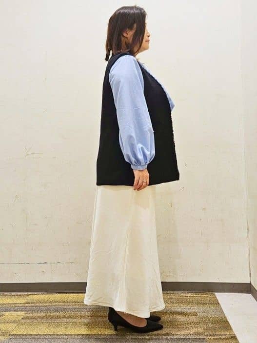 okayuさんの「THE SHOP TK｜【通勤にもカジュアルにも】ギャザーリボンタイブラウス」を使ったコーディネート
