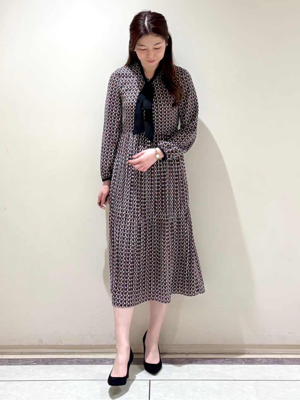 sakiさんの「COUP DE CHANCE｜◆【リボン取り外し可】幾何柄プリーツワンピース」を使ったコーディネート