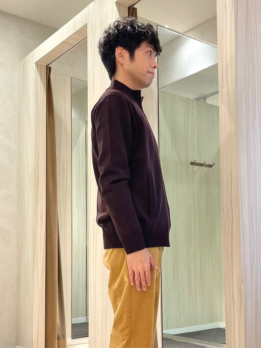 URAさんの「TAKEO KIKUCHI｜アンチピリング ジップアップ ニット」を使ったコーディネート